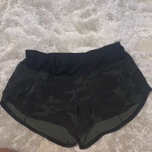 Lululemon speed up shorts 2.5! Size 8